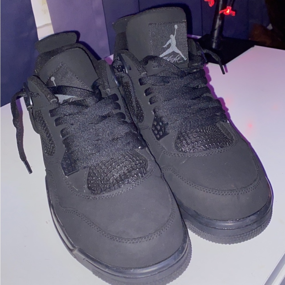 Jordan 4 “Black cats”